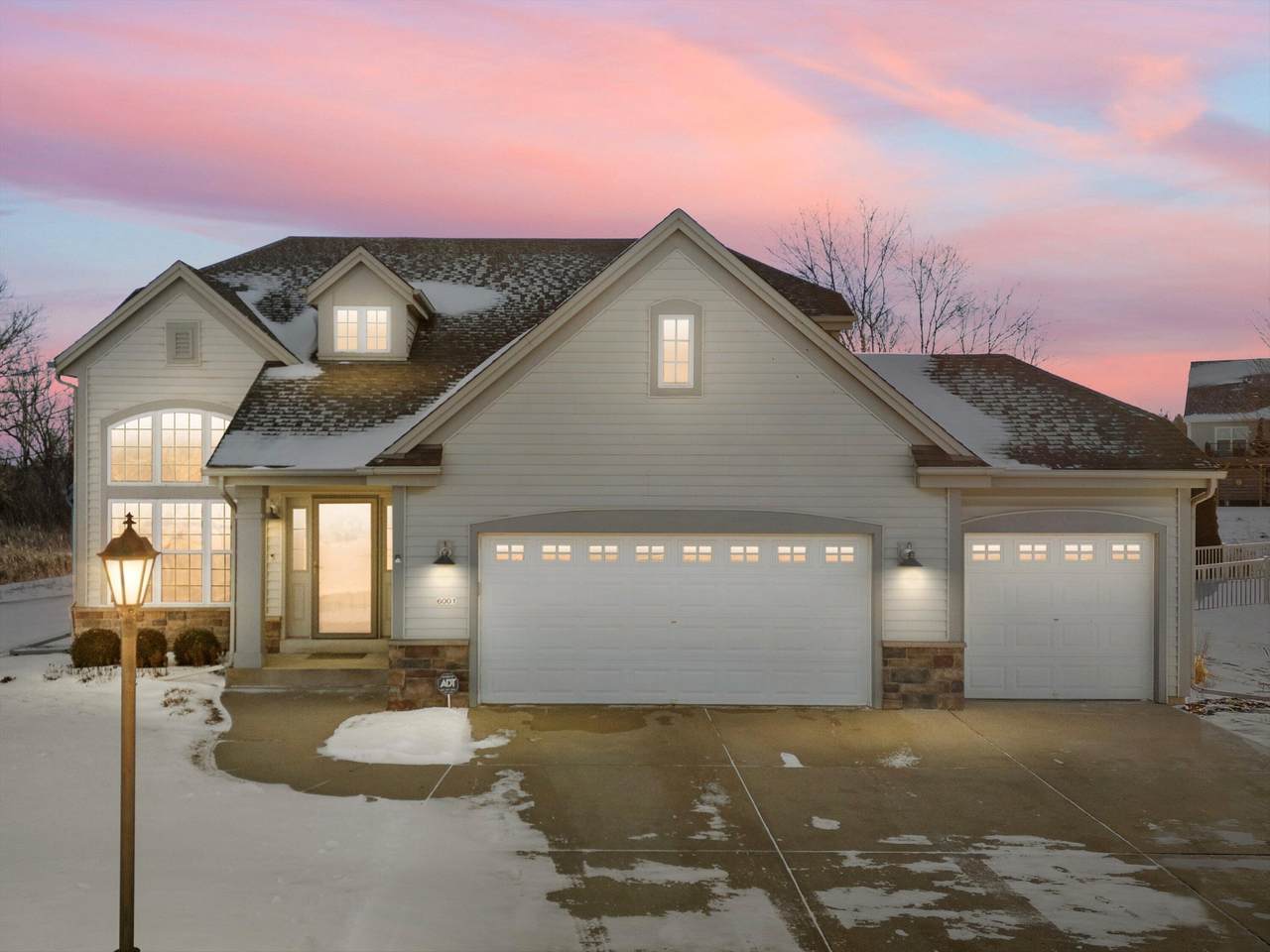 6001 Alburg Ave - Photo 1