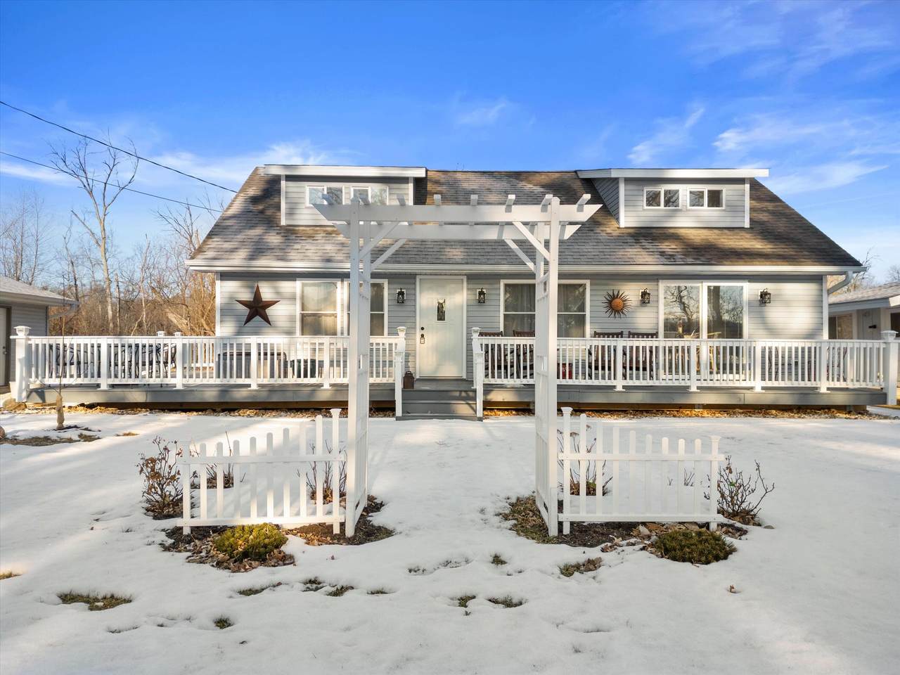 819 Rosebud Ave - Photo 1