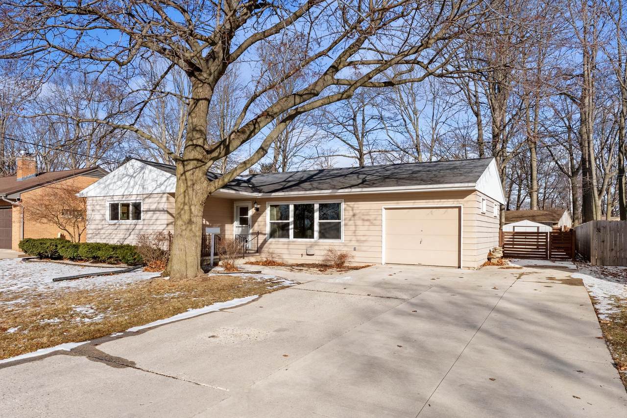 1433 23rd St - Photo 1
