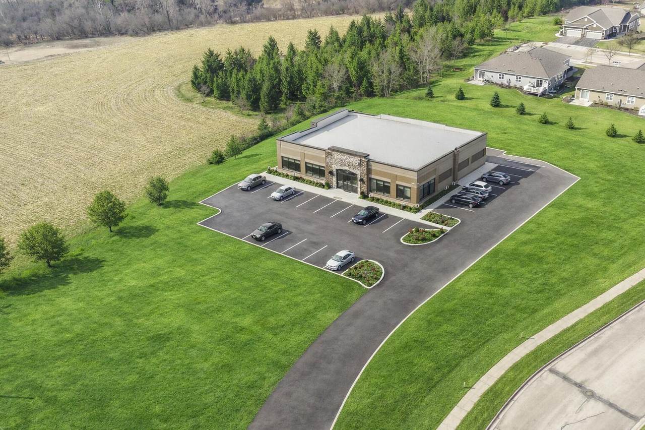 2704 Main St - Photo 1