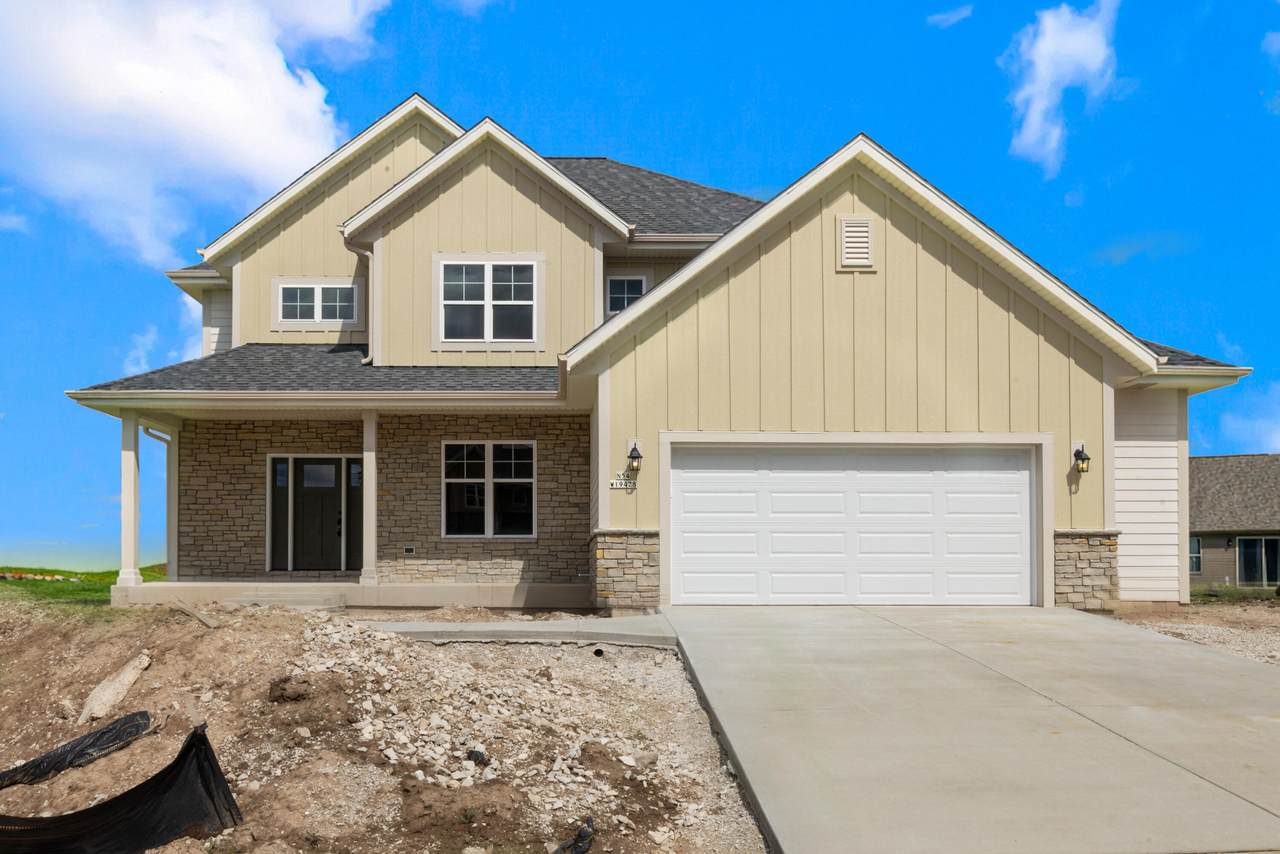 N54W19428 Kearney Ln - Photo 1