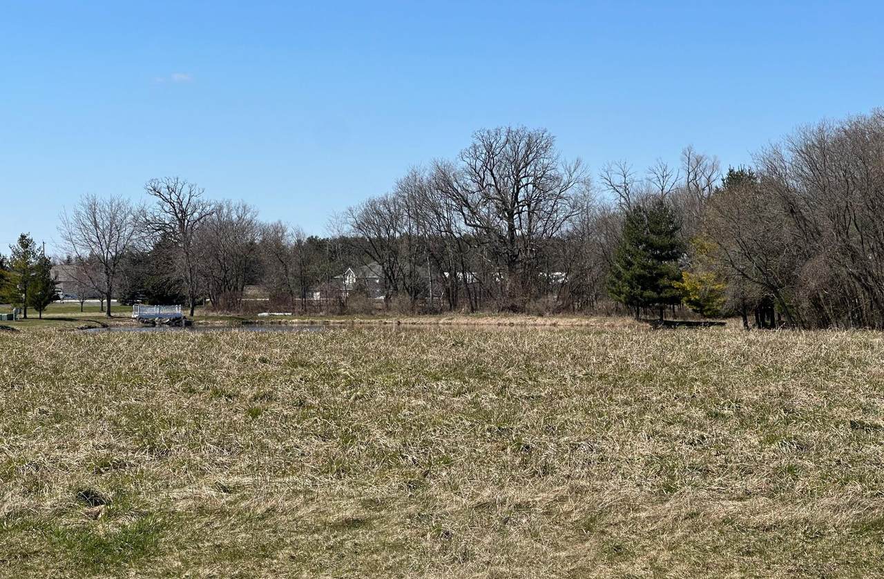 N979 Winds Way - Photo 1