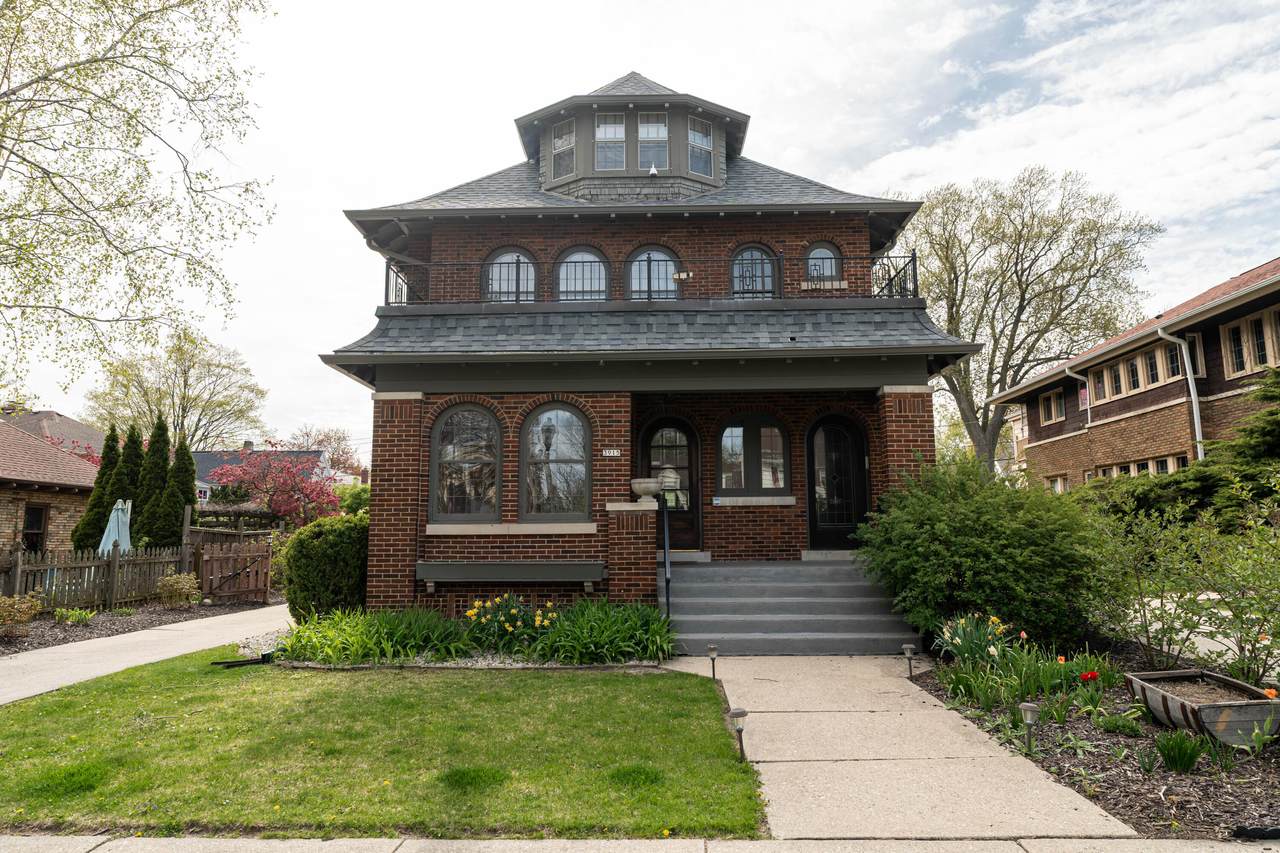 3915 Downer Ave - Photo 1