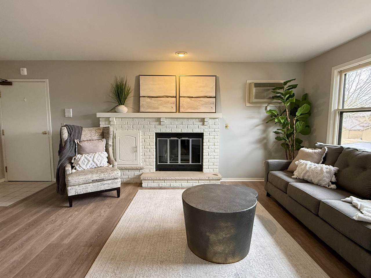 975 Manor Dr - Photo 1