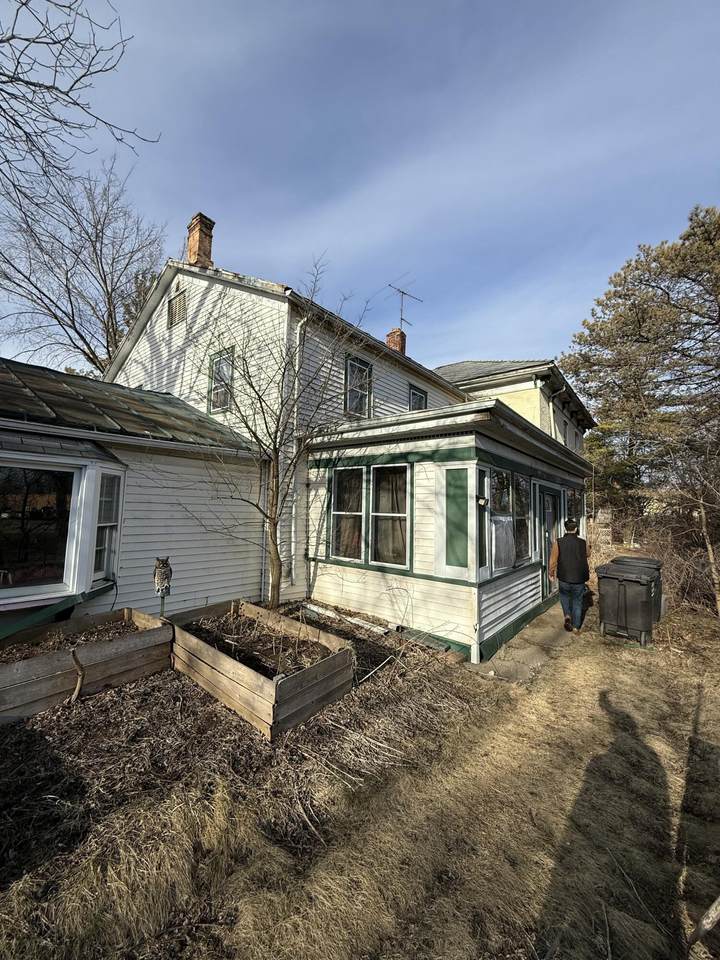 143 Waukesha Rd - Photo 1