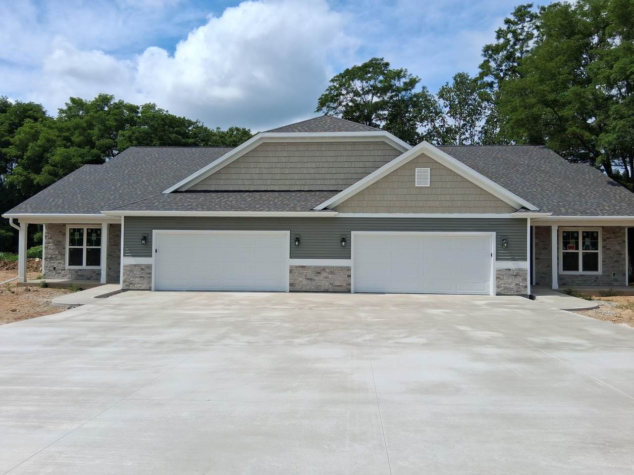 499 Meadowlark Ln - Photo 1