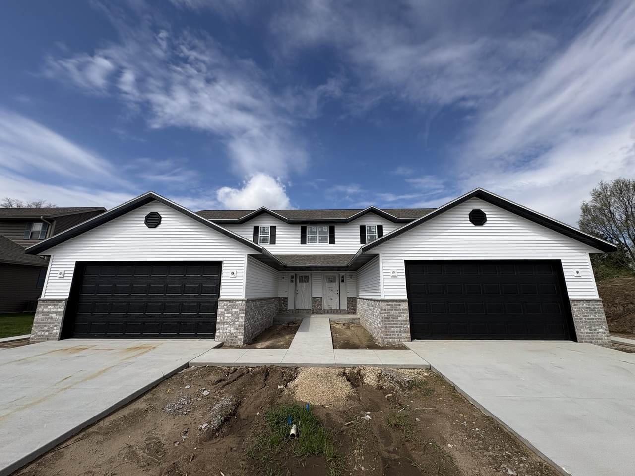 1334 Legion Cir - Photo 1