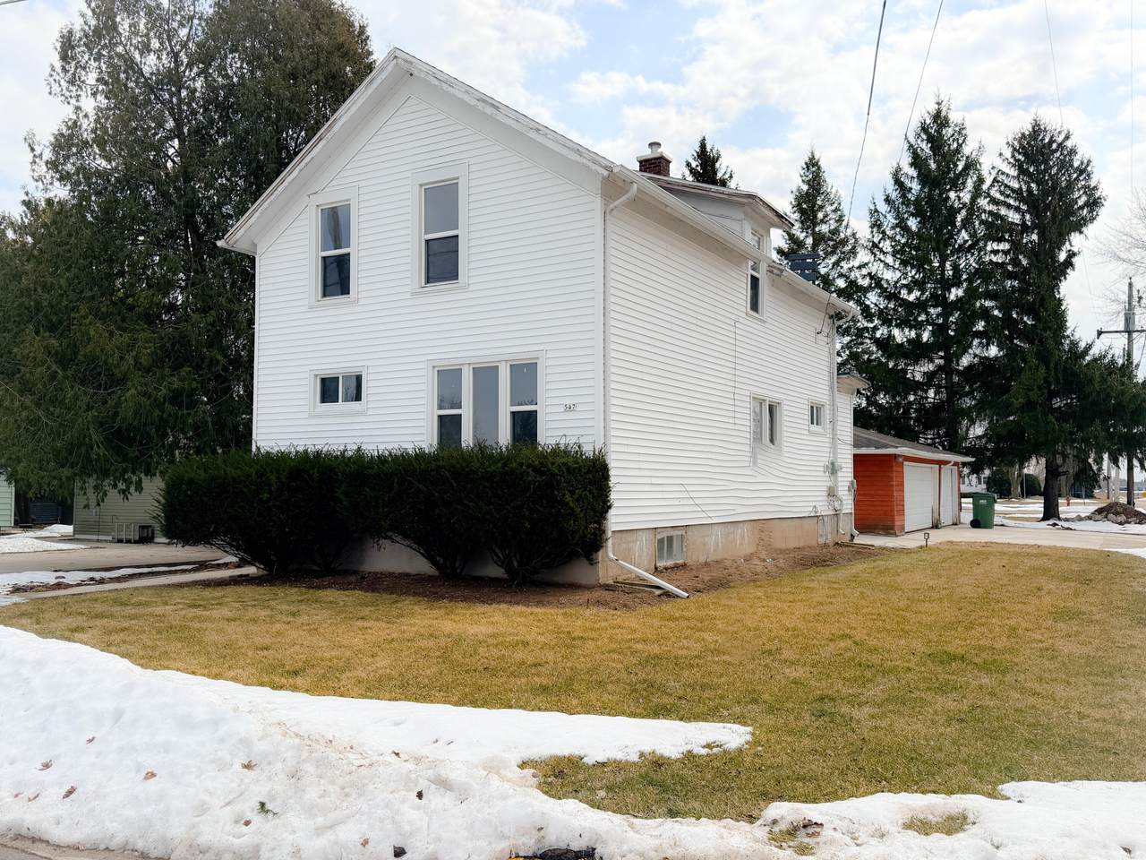 547 Madison St - Photo 1