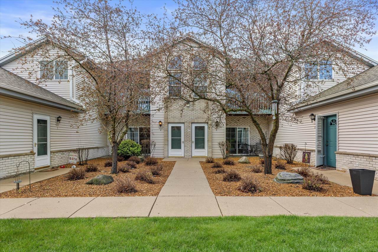 1821 Racine Ave - Photo 1