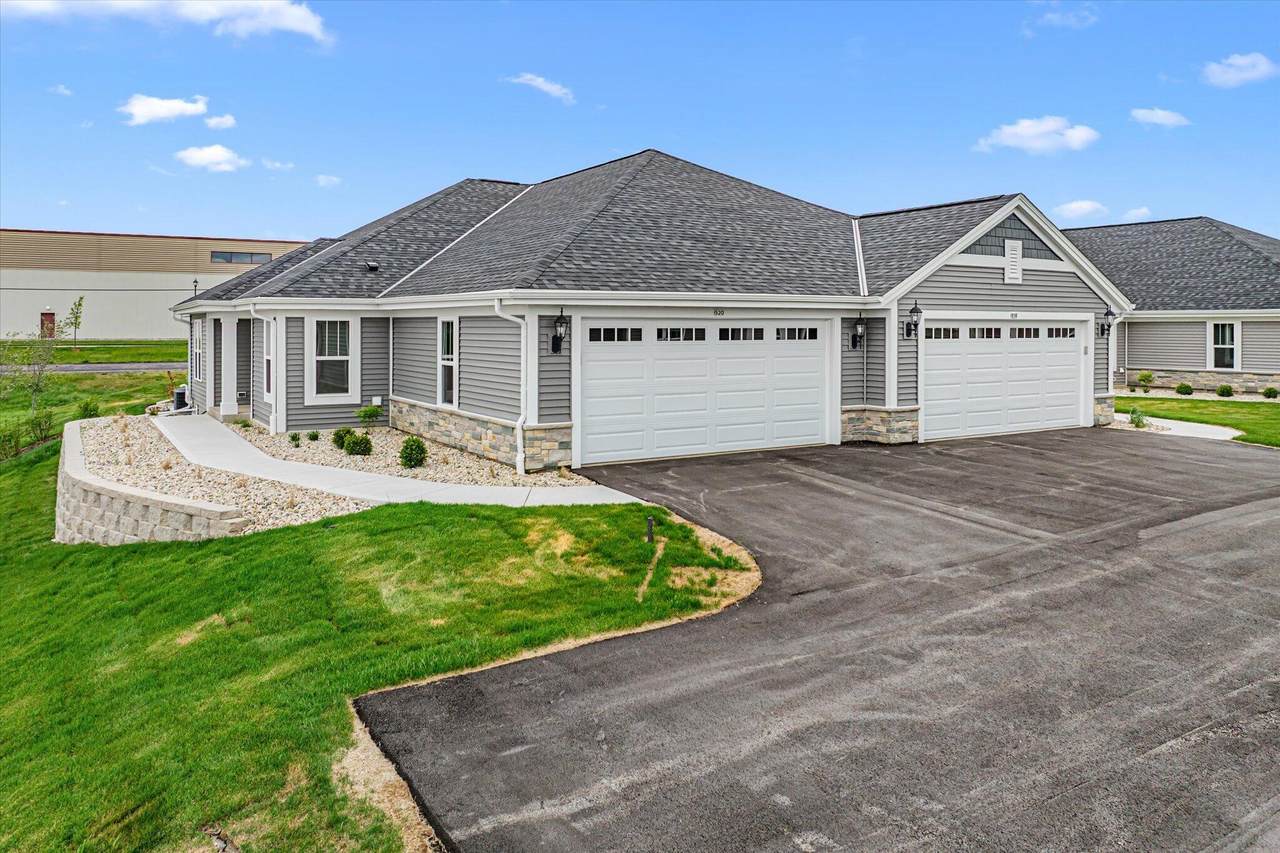 520 Hunter Oaks Blvd - Photo 1