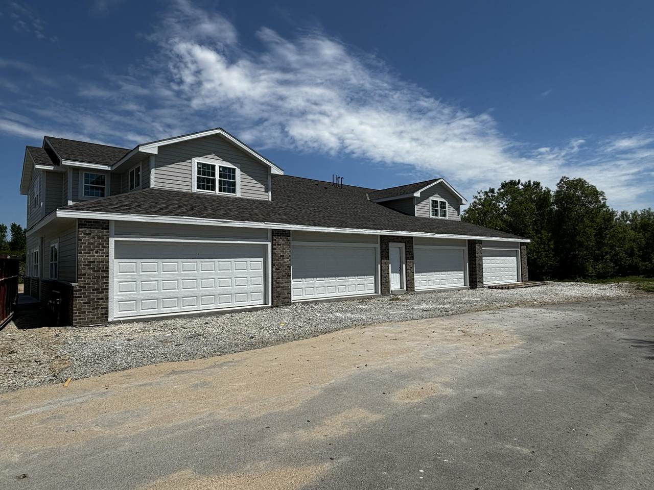 465 Hillary Cir - Photo 1
