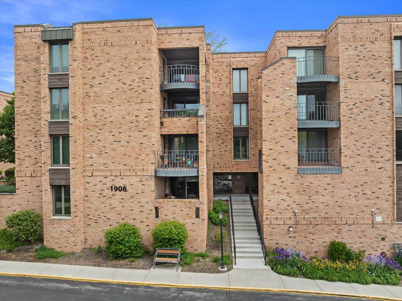 1906 Shorewood Blvd - Photo 1