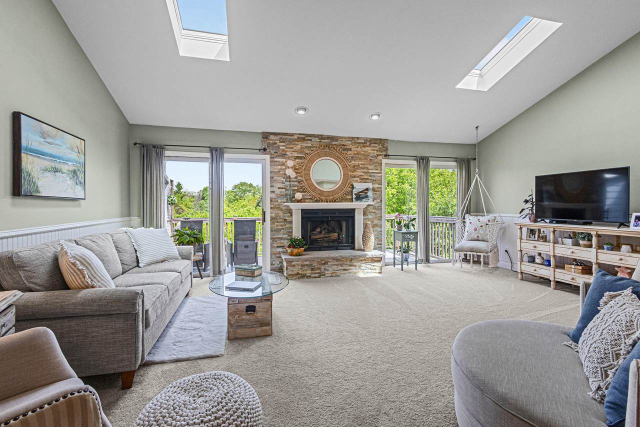 355 Havenwood Dr - Photo 1