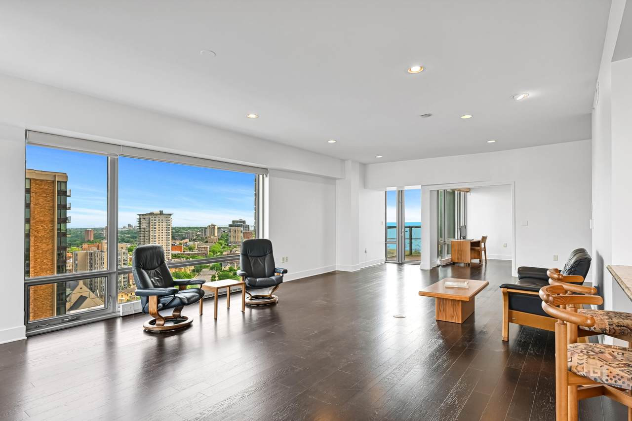 923 Kilbourn Ave - Photo 1