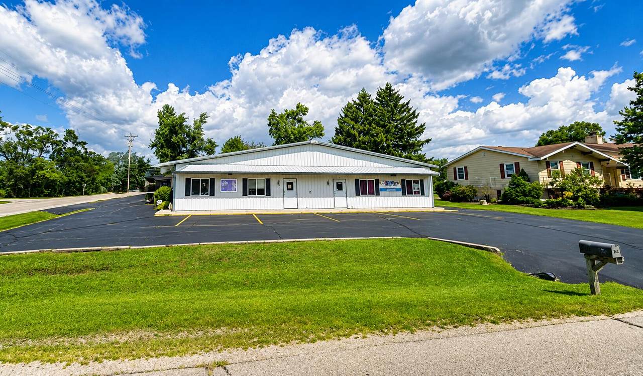 600 Country Ln - Photo 1