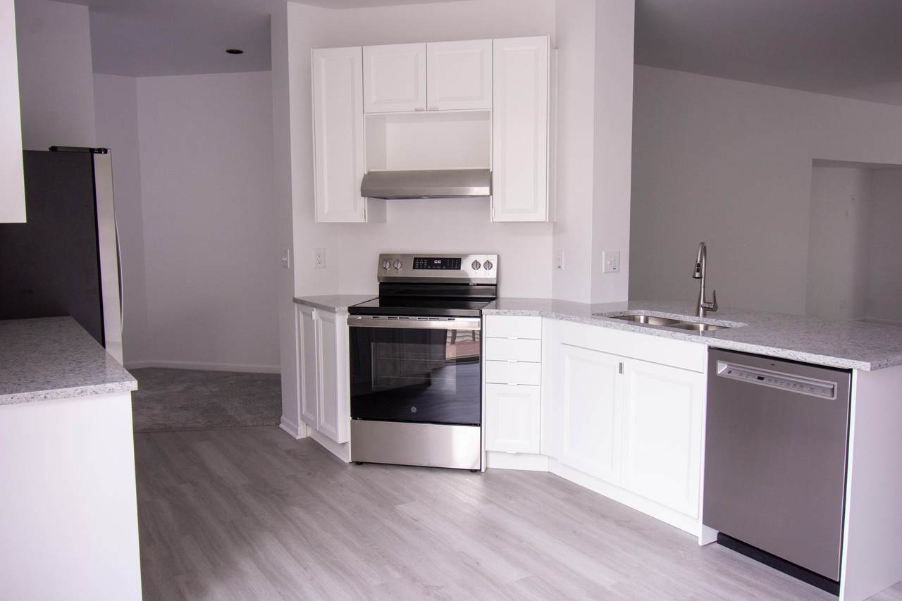 500 Edwards Blvd - Photo 1