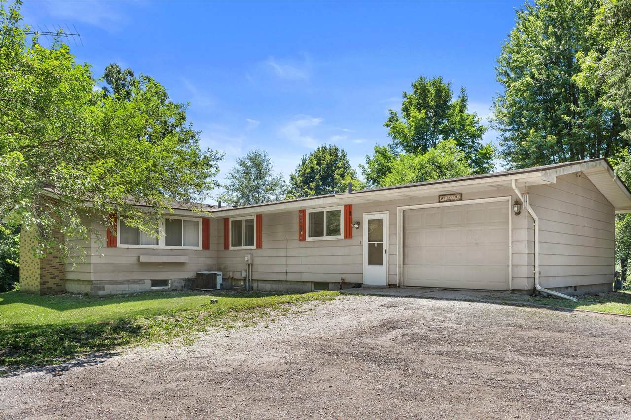 W347S7680 Sprague Rd - Photo 1