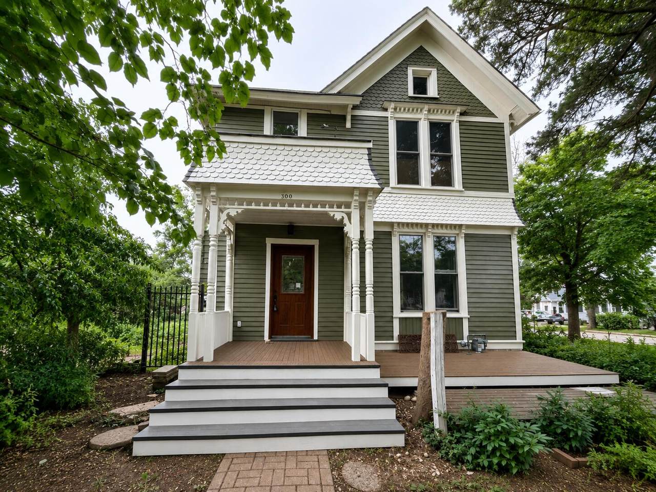300 Chestnut St - Photo 1