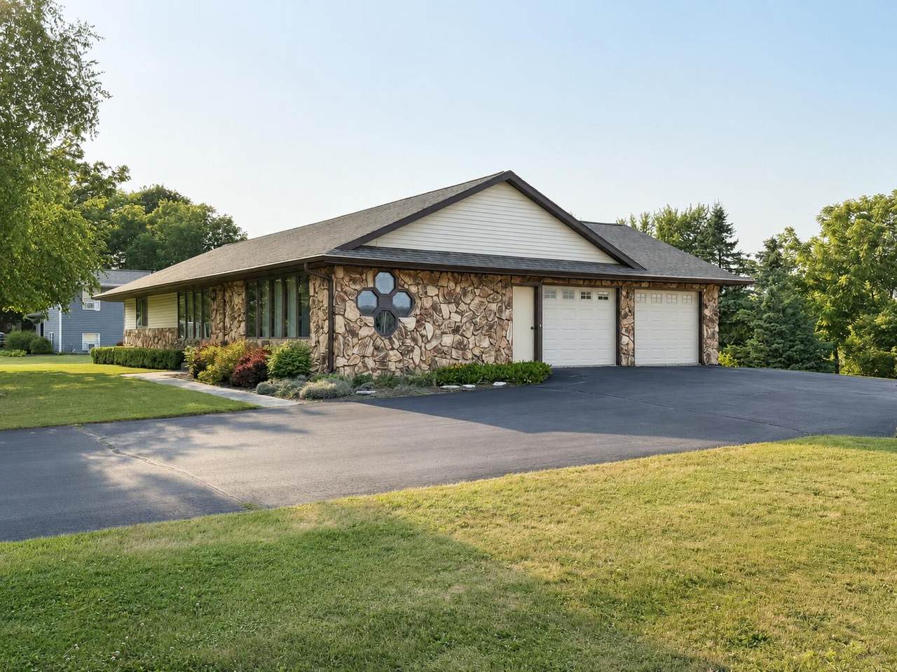 116 Colonial Dr - Photo 1