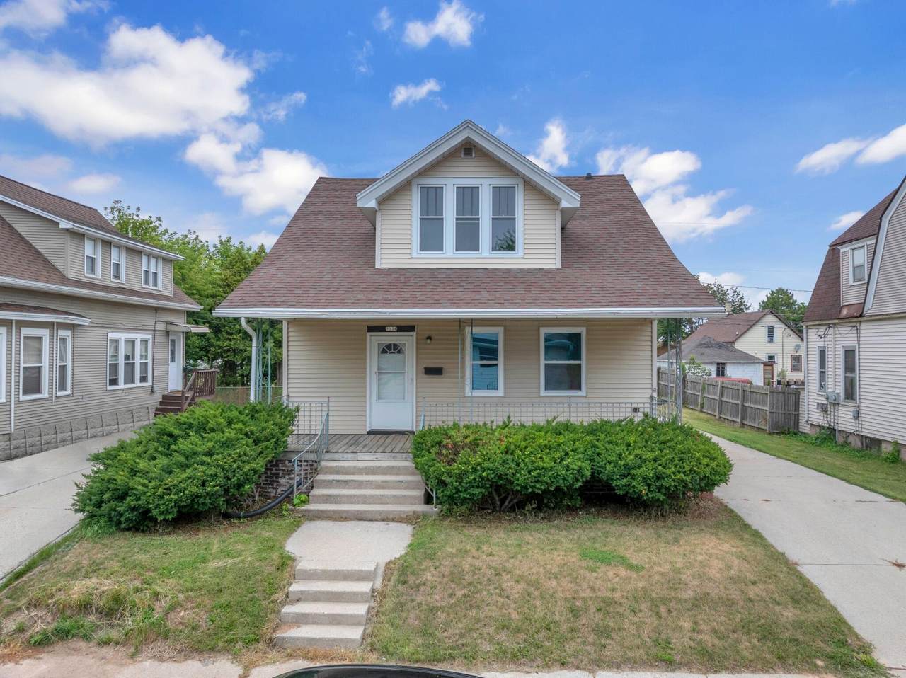 1534 Martin Ave - Photo 1