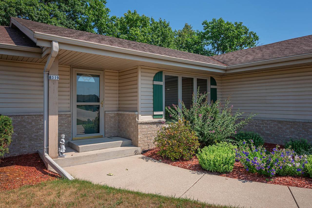 8319 Woodridge Dr - Photo 1