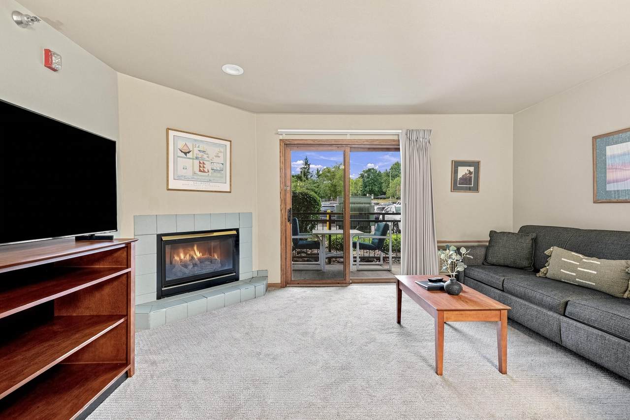 111 Center St - Photo 1