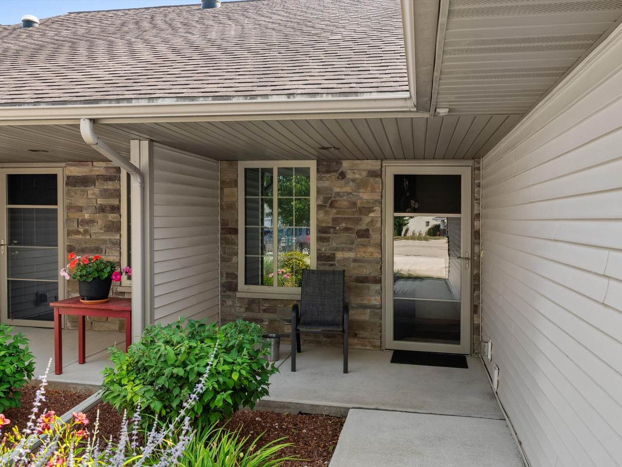 537 Mapleleaf Ct - Photo 1