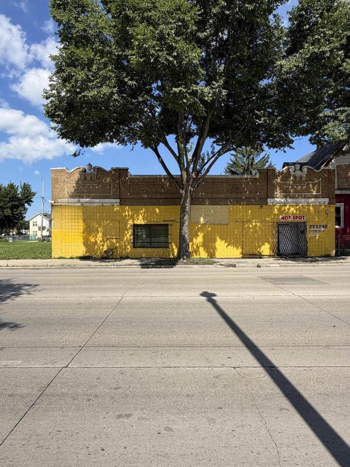 2532 W Fond Du Lac Ave, Milwaukee, WI 53206