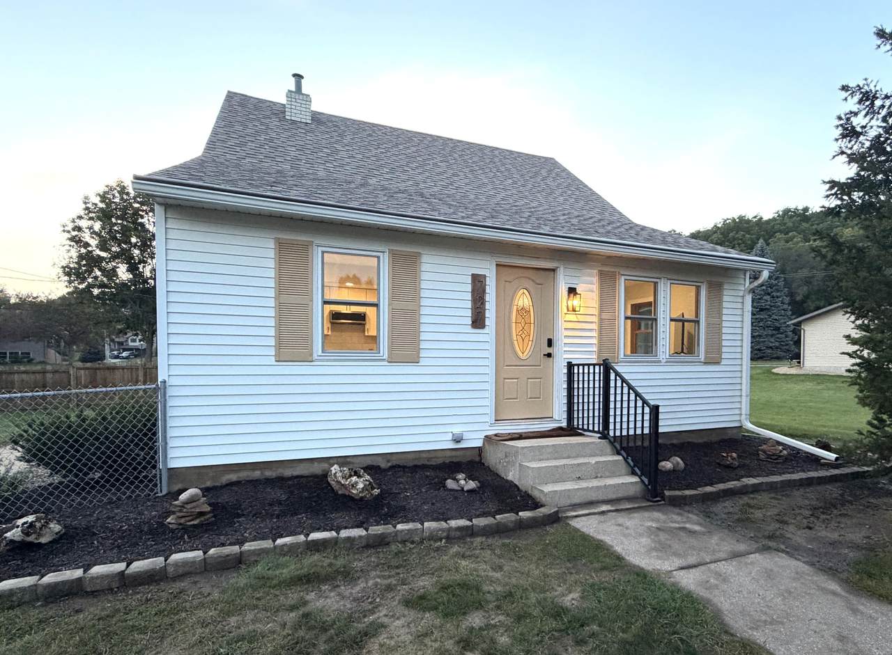 727 7th St - Photo 1
