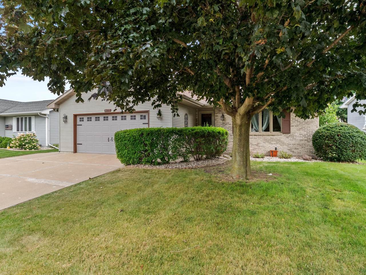 3177 Bellfield Dr - Photo 1