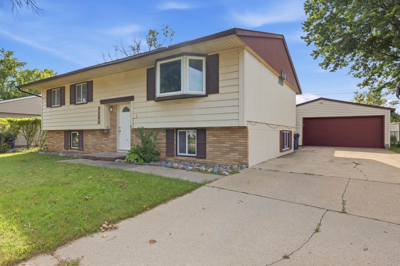 3260 33rd St - Photo 1