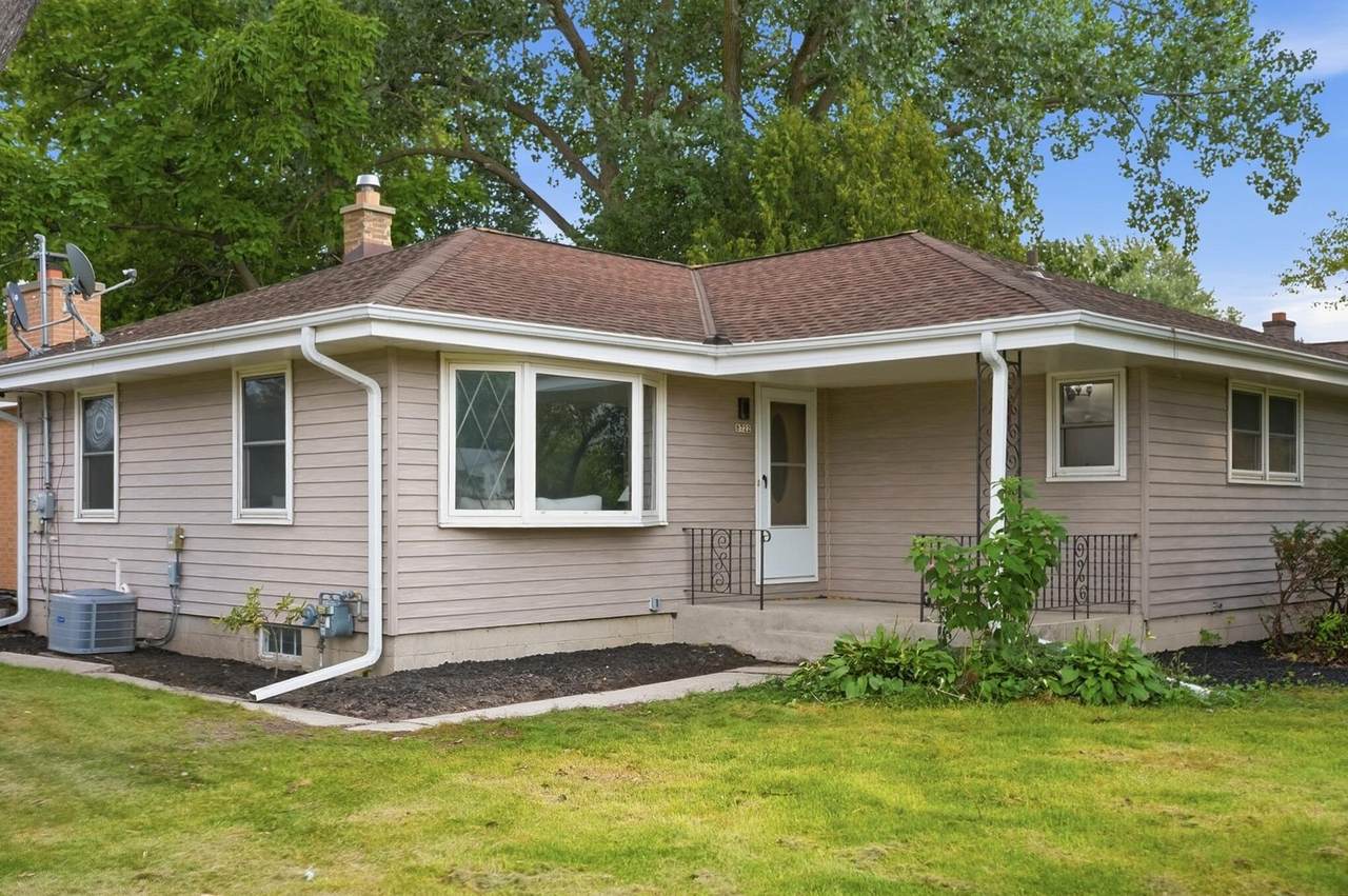 8722 52nd St - Photo 1