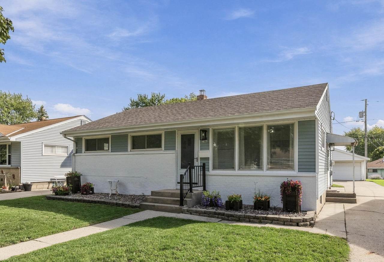 2844 67th St - Photo 1