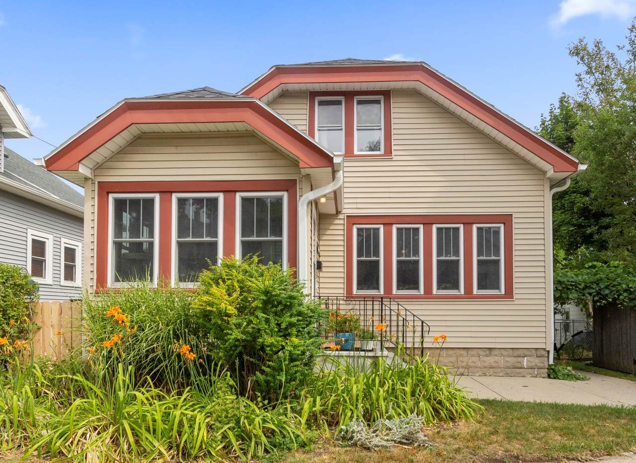 1932 Hillcrest Ave - Photo 1