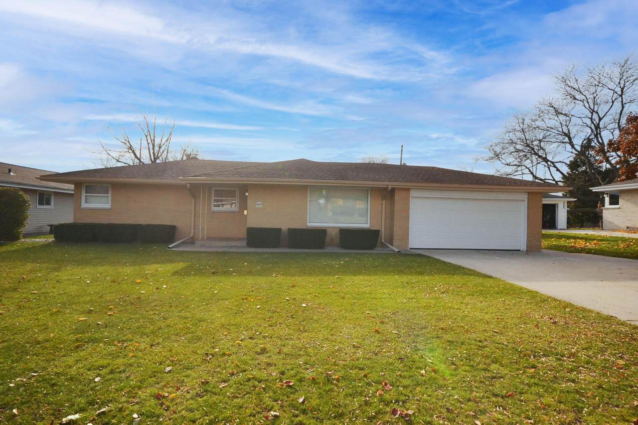 W184N8943 St James Dr - Photo 1