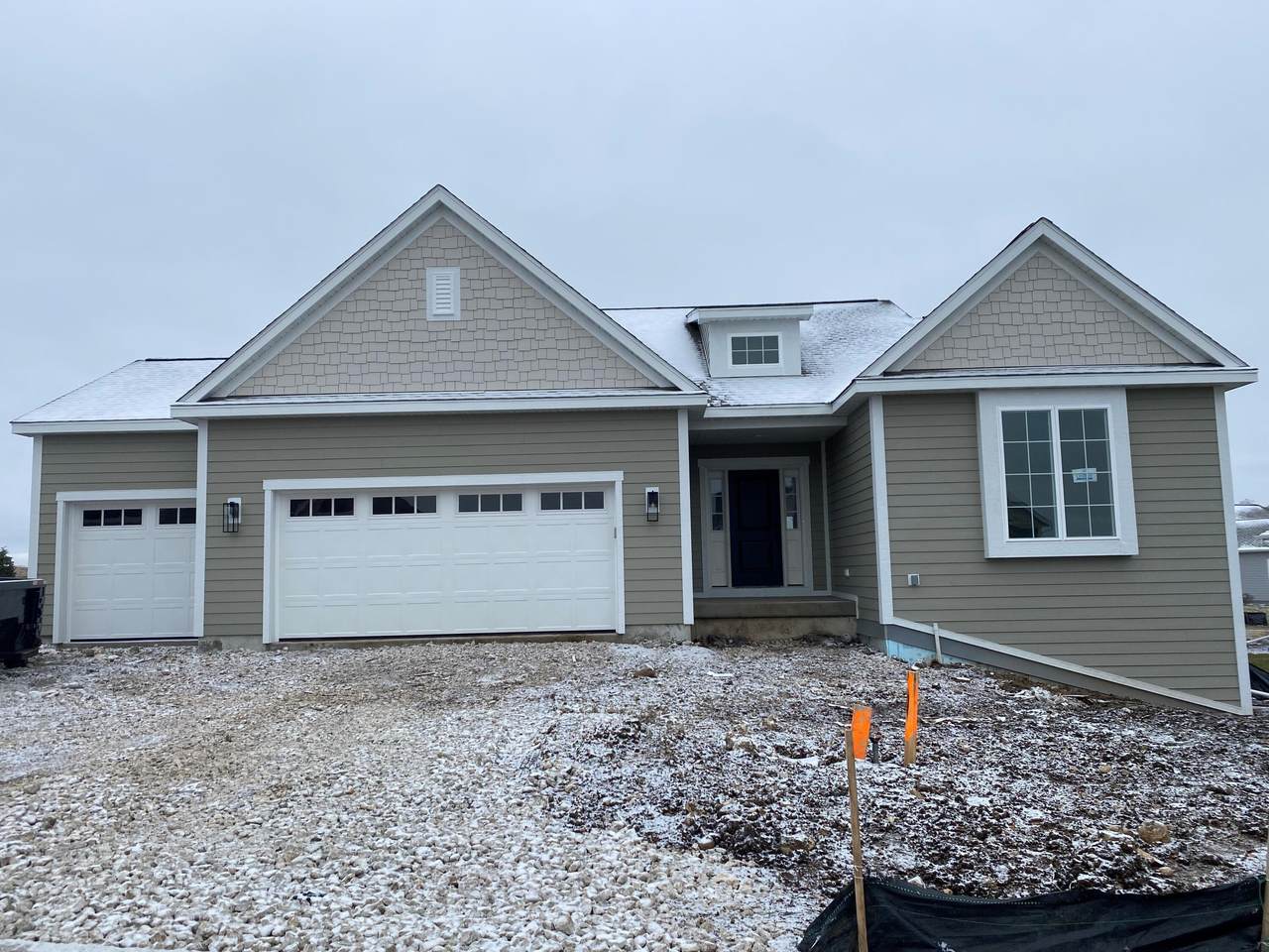 1383 Overlook Cir - Photo 1