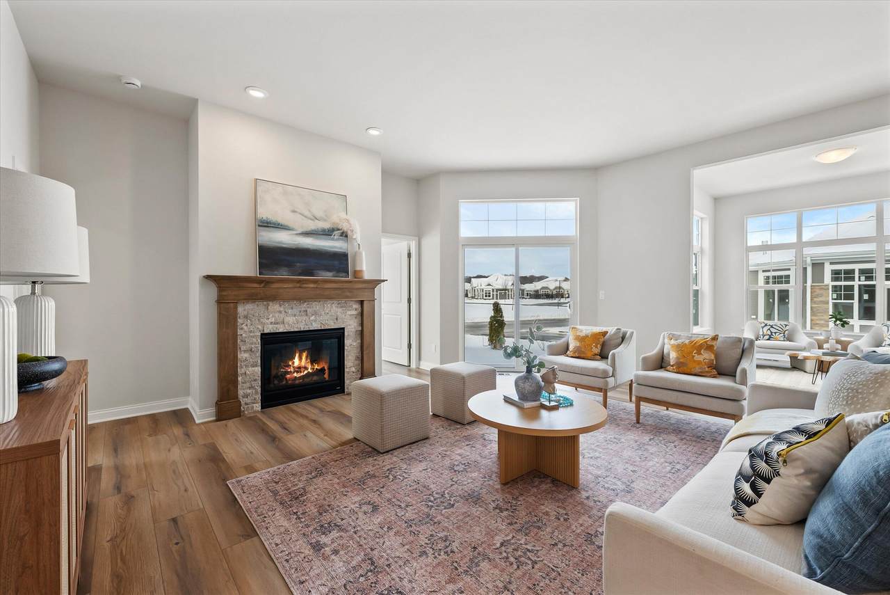 880 Verona Cir - Photo 1