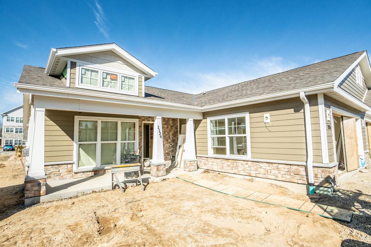 1126 Harbor Ave - Photo 1