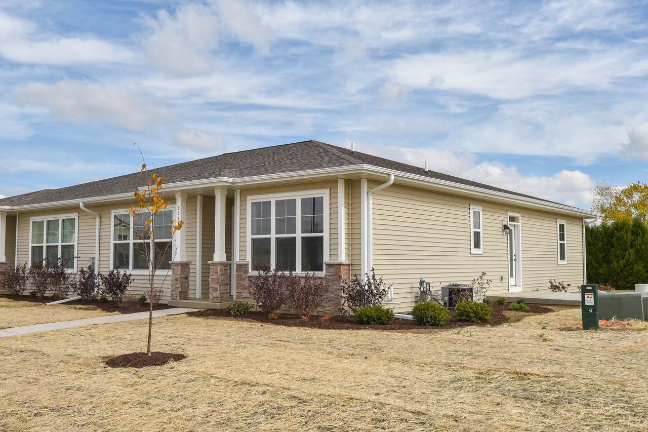 615 Hunter Oaks Blvd - Photo 1