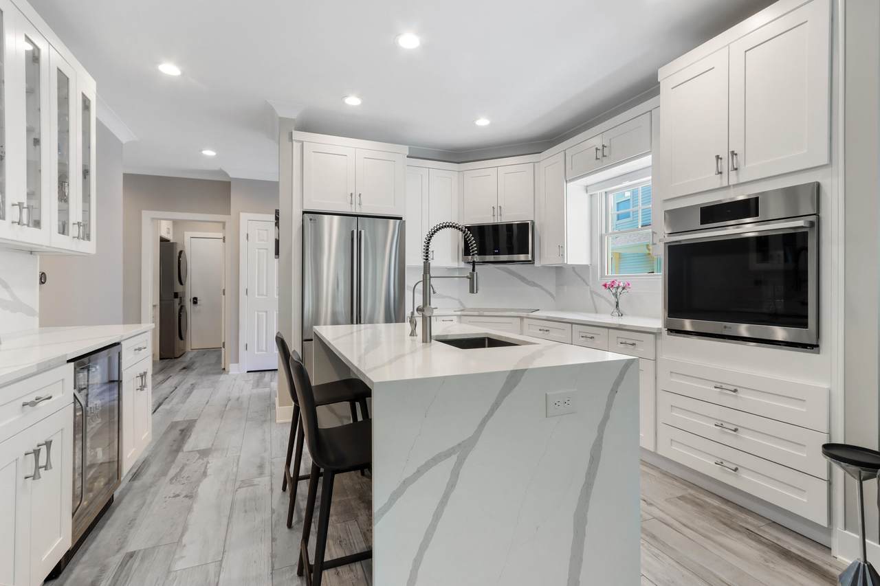401 Abbey Ridge Ct - Photo 1