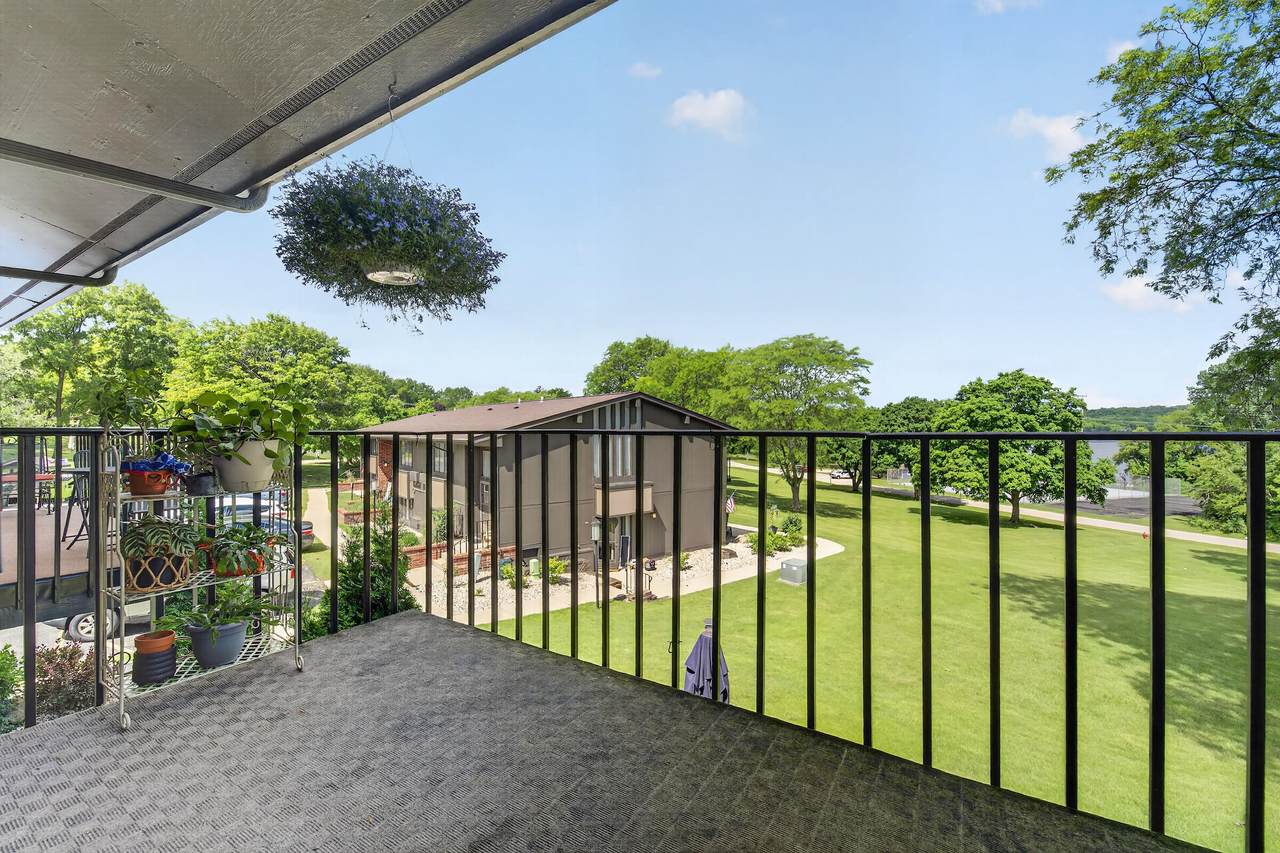 33 Lausanne Ct - Photo 1