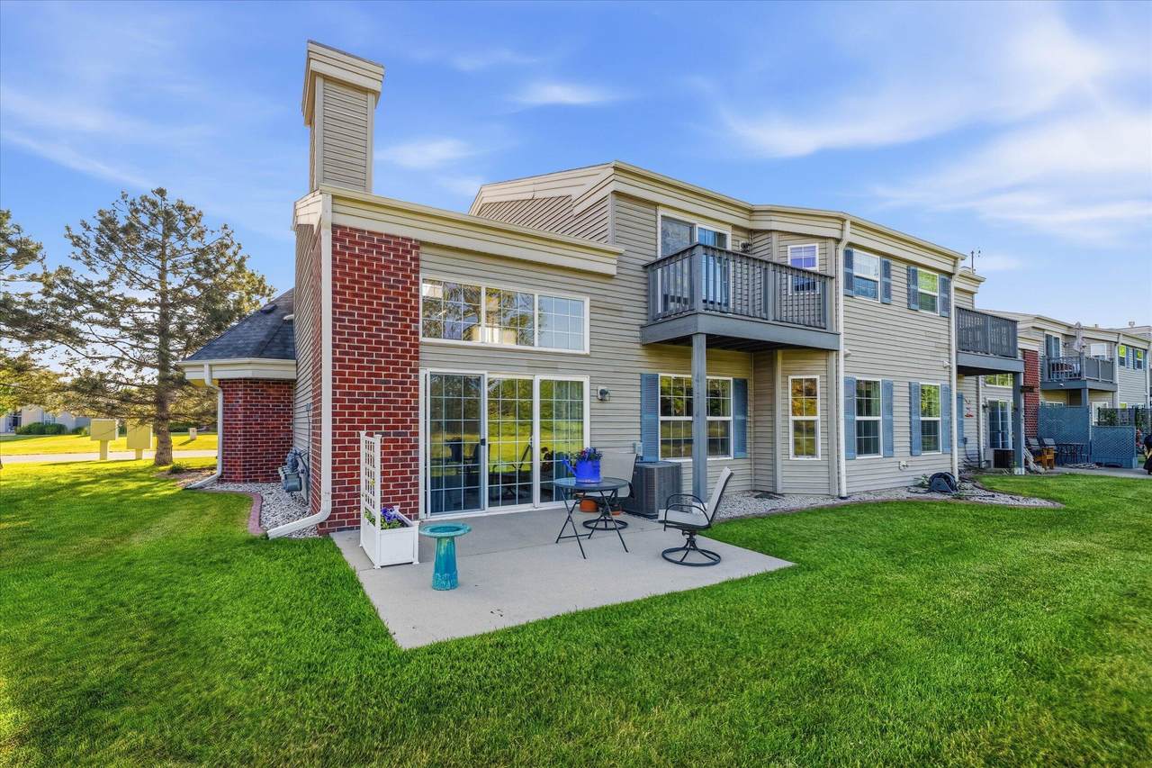 N16W26512 Golf View Ln - Photo 1