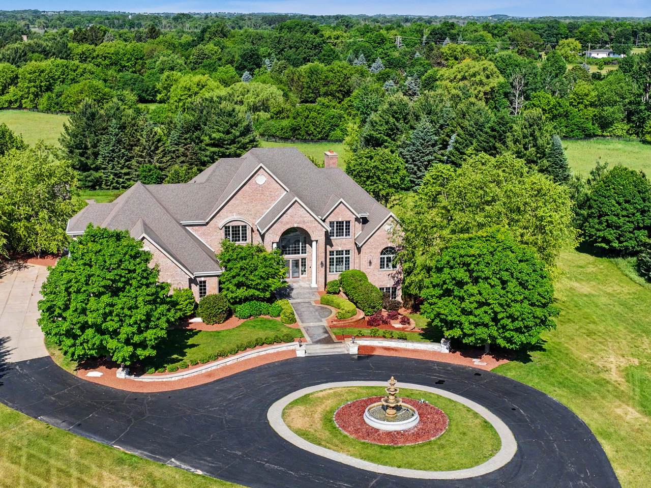 3277 Canterbury Ln - Photo 1