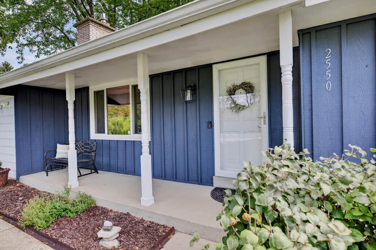 2550 Springdale Rd - Photo 1