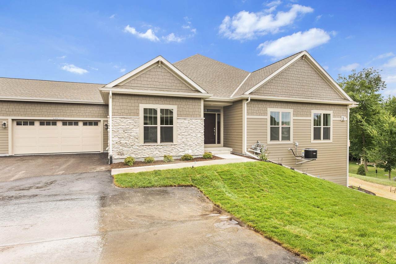 N28W25273 Parkway Ridge Cir - Photo 1