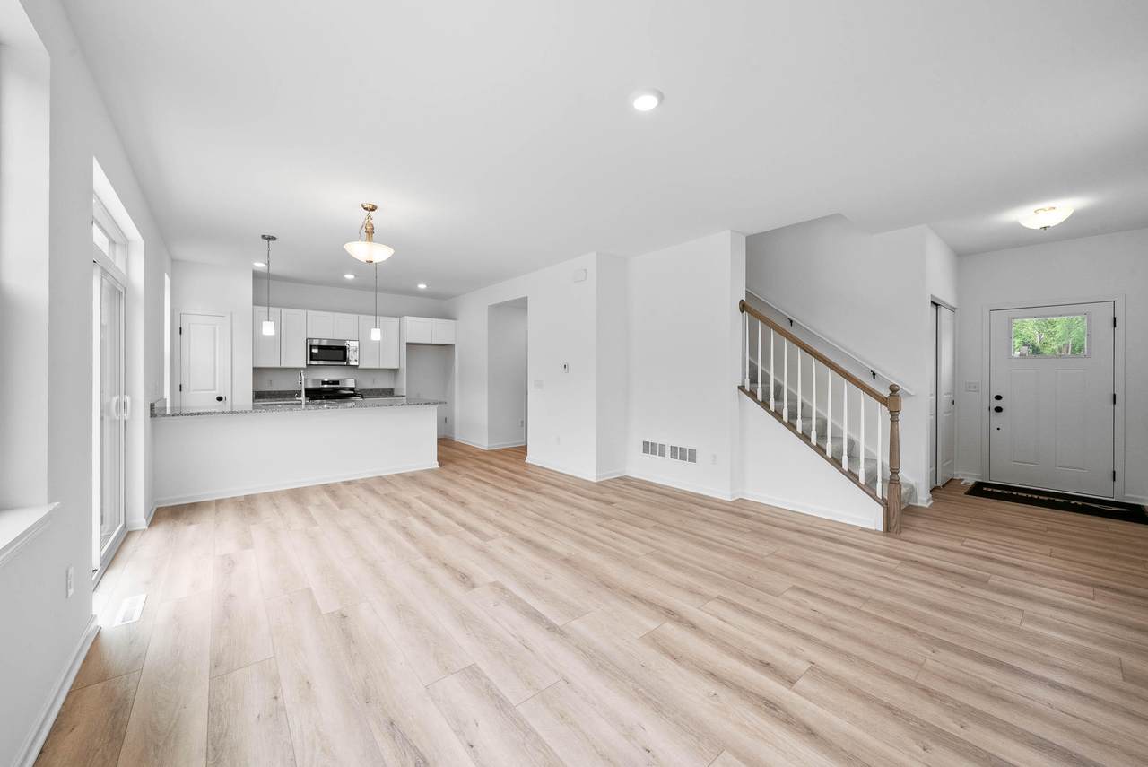 1586 Meadowview Ct - Photo 1