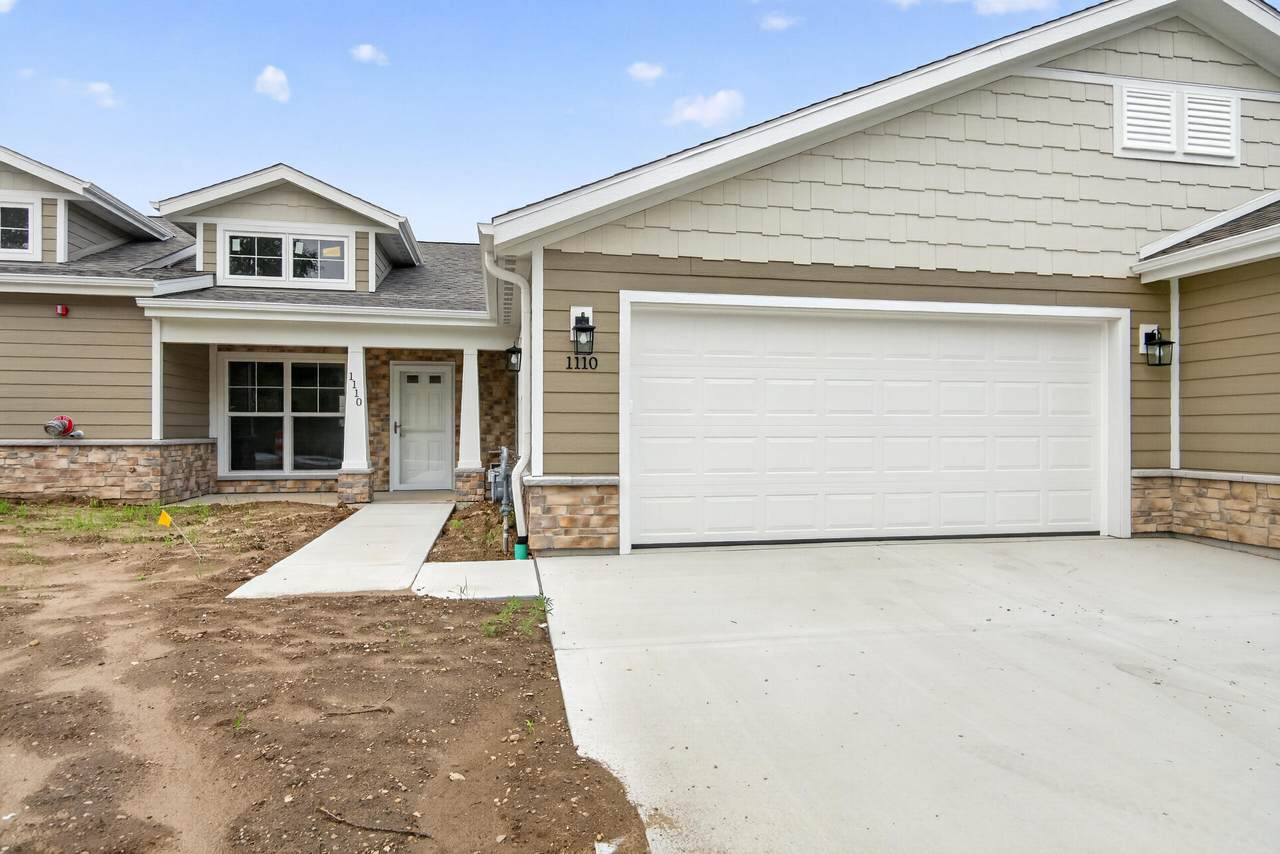 1110 Harbor Ave - Photo 1