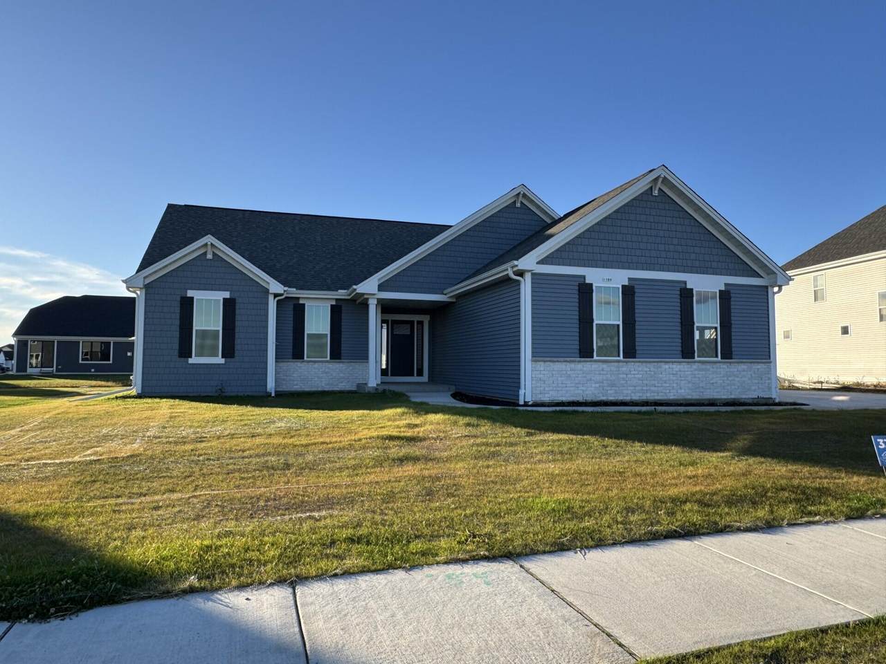 1700 Whalen Dr - Photo 1