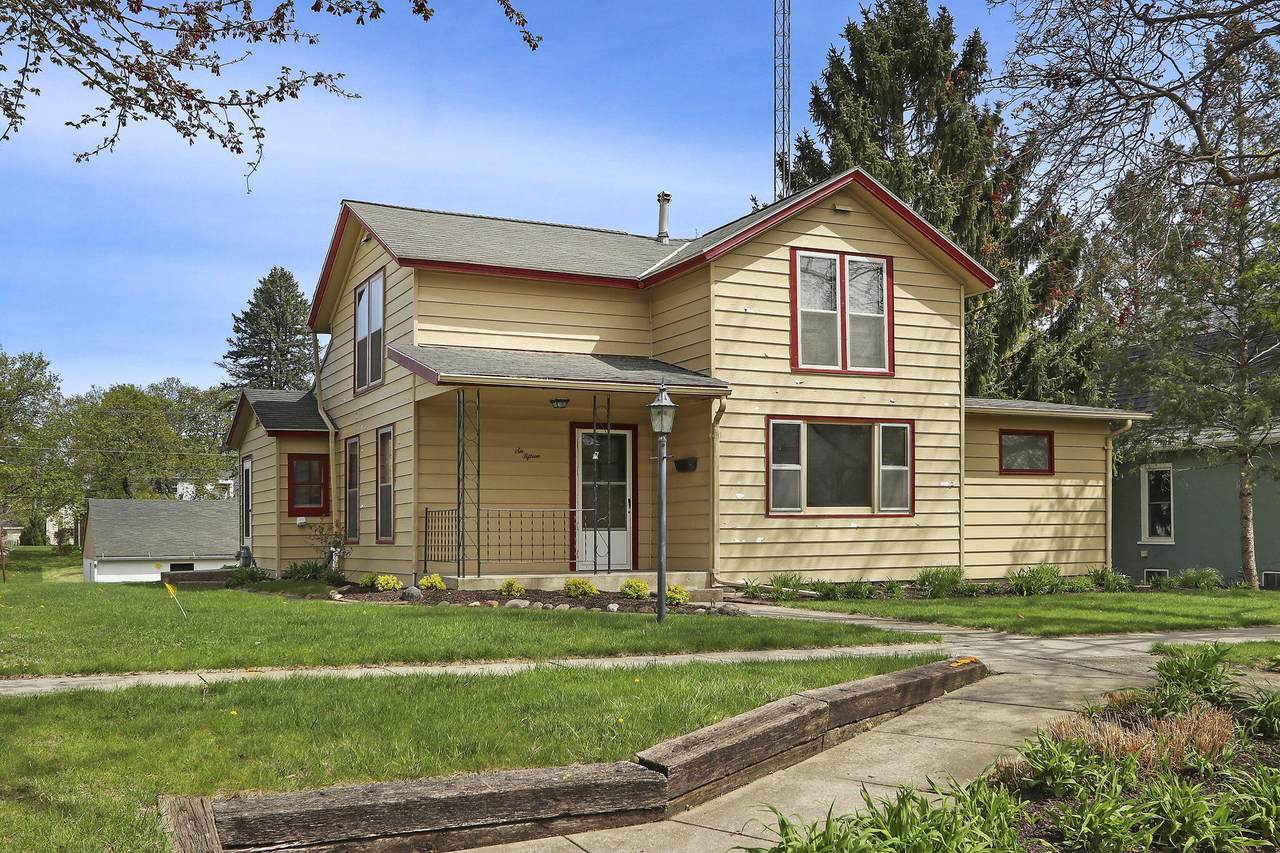 615 Water St - Photo 1