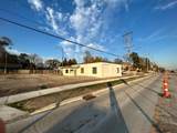 4512 75th St - Photo 2